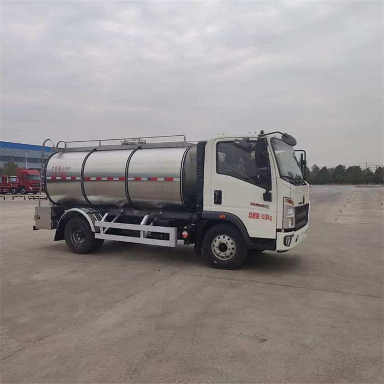 Sinotruk Howo 5.25 - cubic - meter Milk Tank Truck