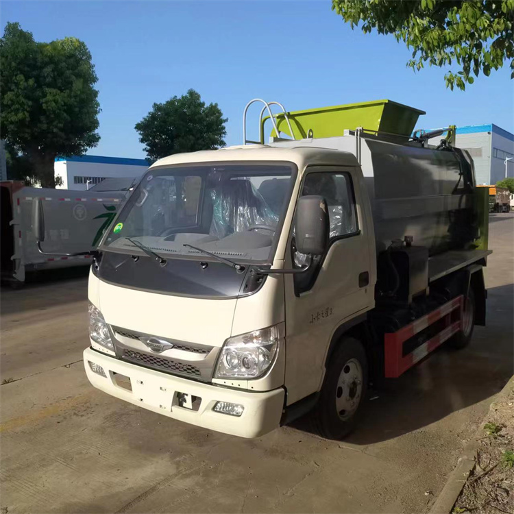 Isuzu 5.5-cubic-meter Road Sweeper Efficient Cleaning right front