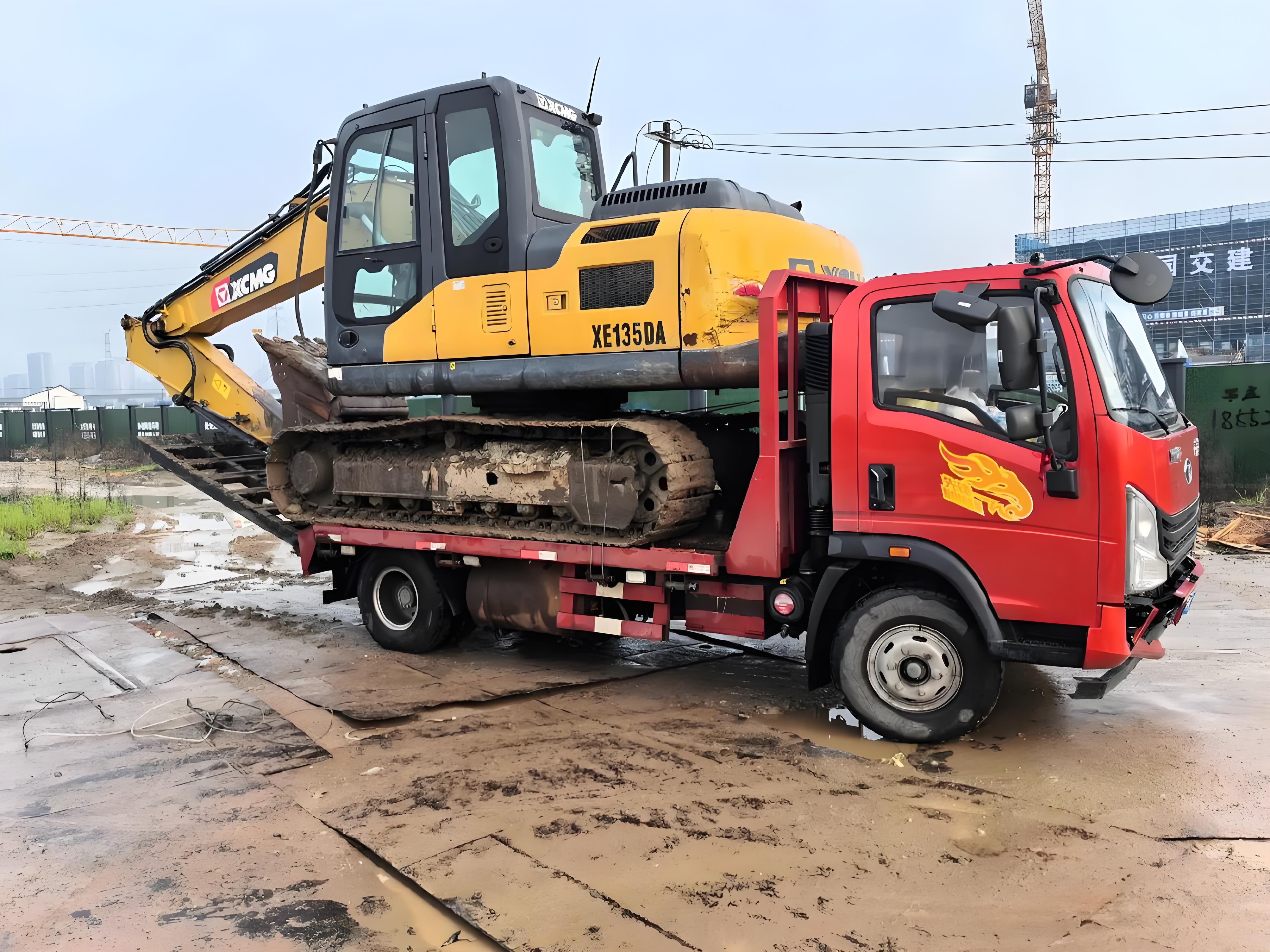 The Ideal Partner for Construction Machinery Transportation – Shacman Delong L5000 Flatbed Truck​
