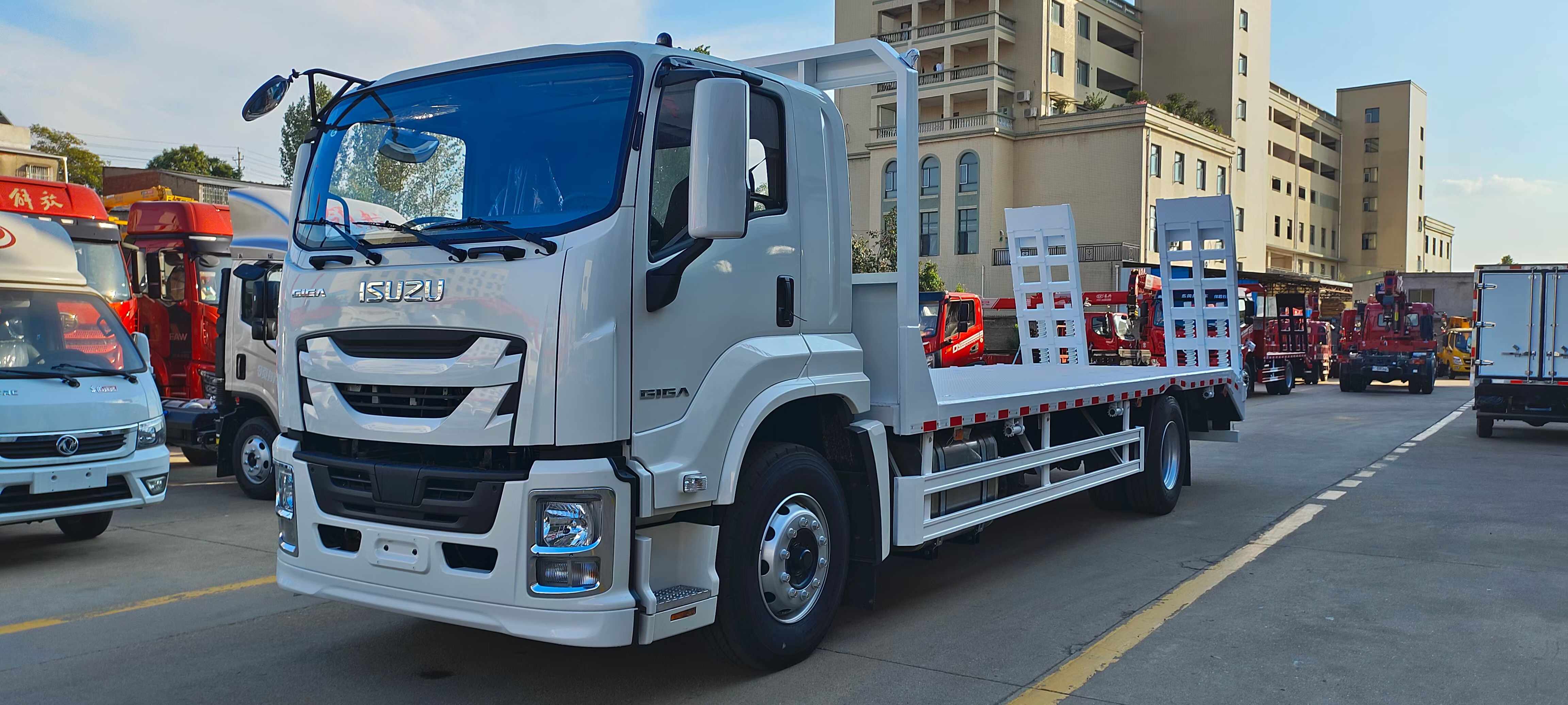 ISUZU GIGA flatbed transport truck 06