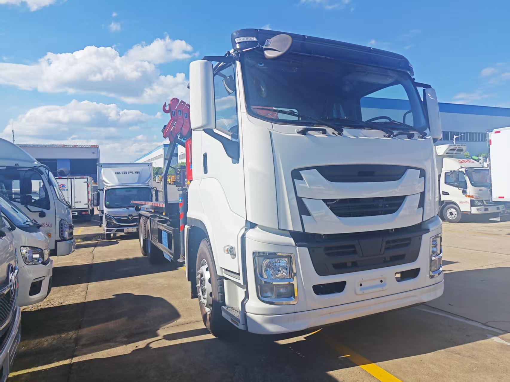 ISUZU-giga-tow-truck-with-crane-fold-boom-4.jpg