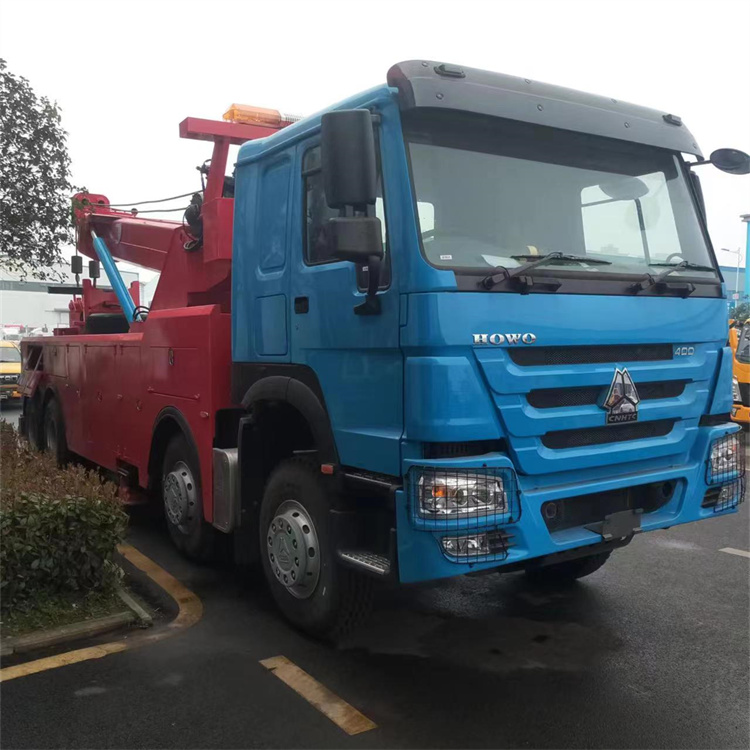 howo heavy 8x4 40ton tow truck under lift 02