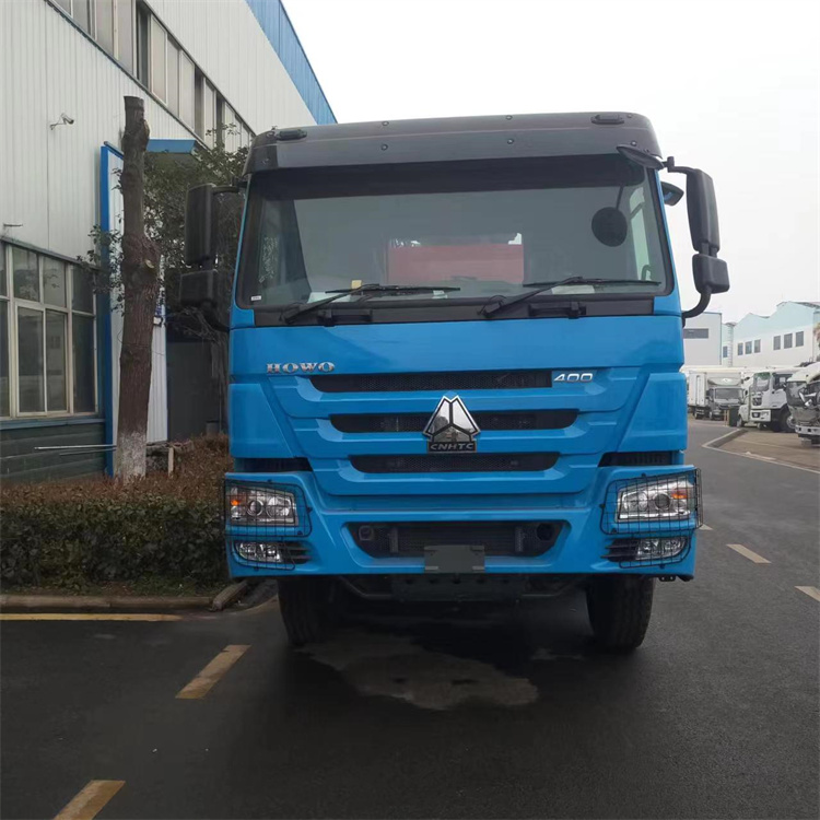howo heavy 8x4 40ton tow truck under lift 03