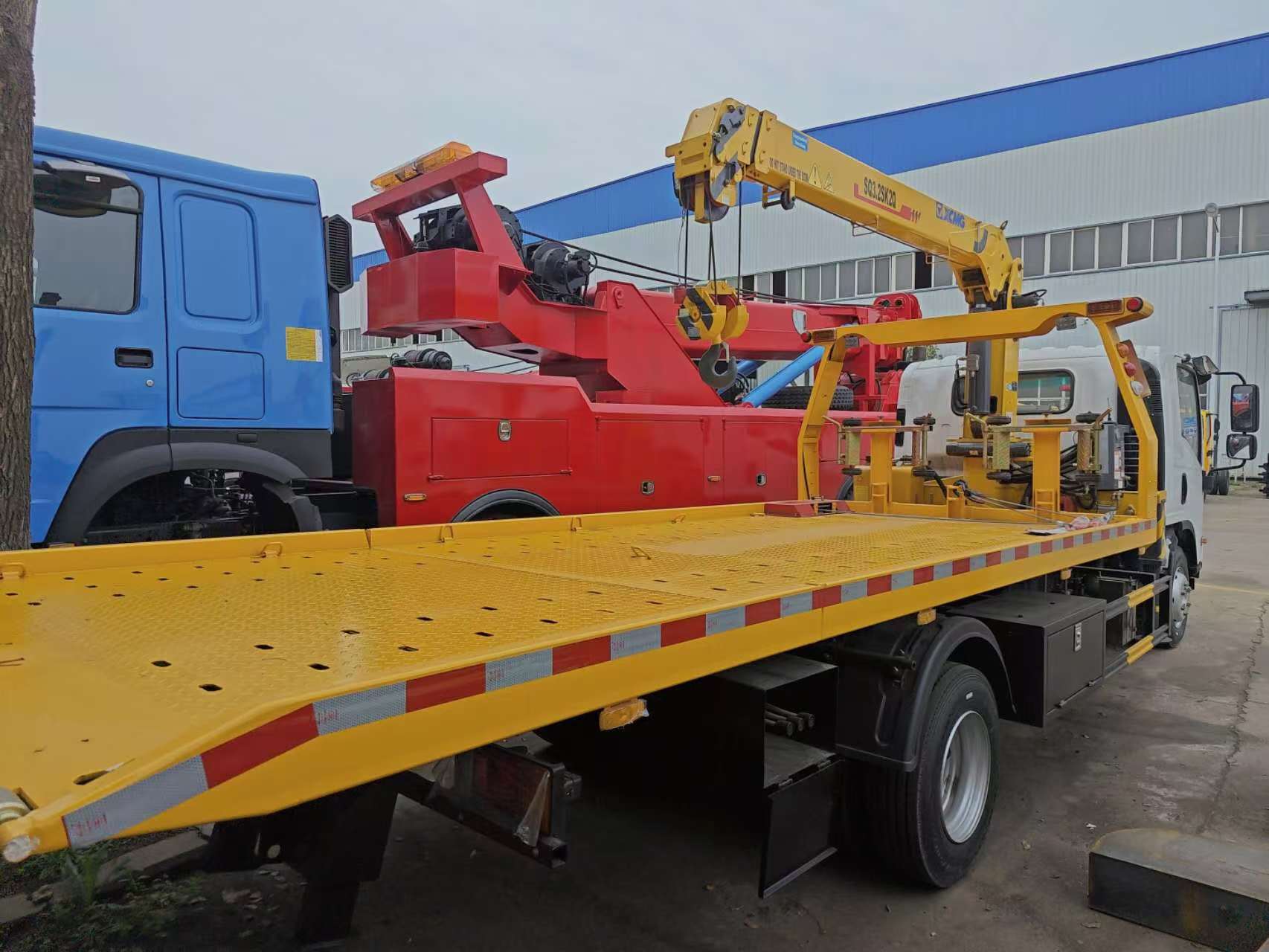 isuzu tow truck with 3.2ton crane (3)