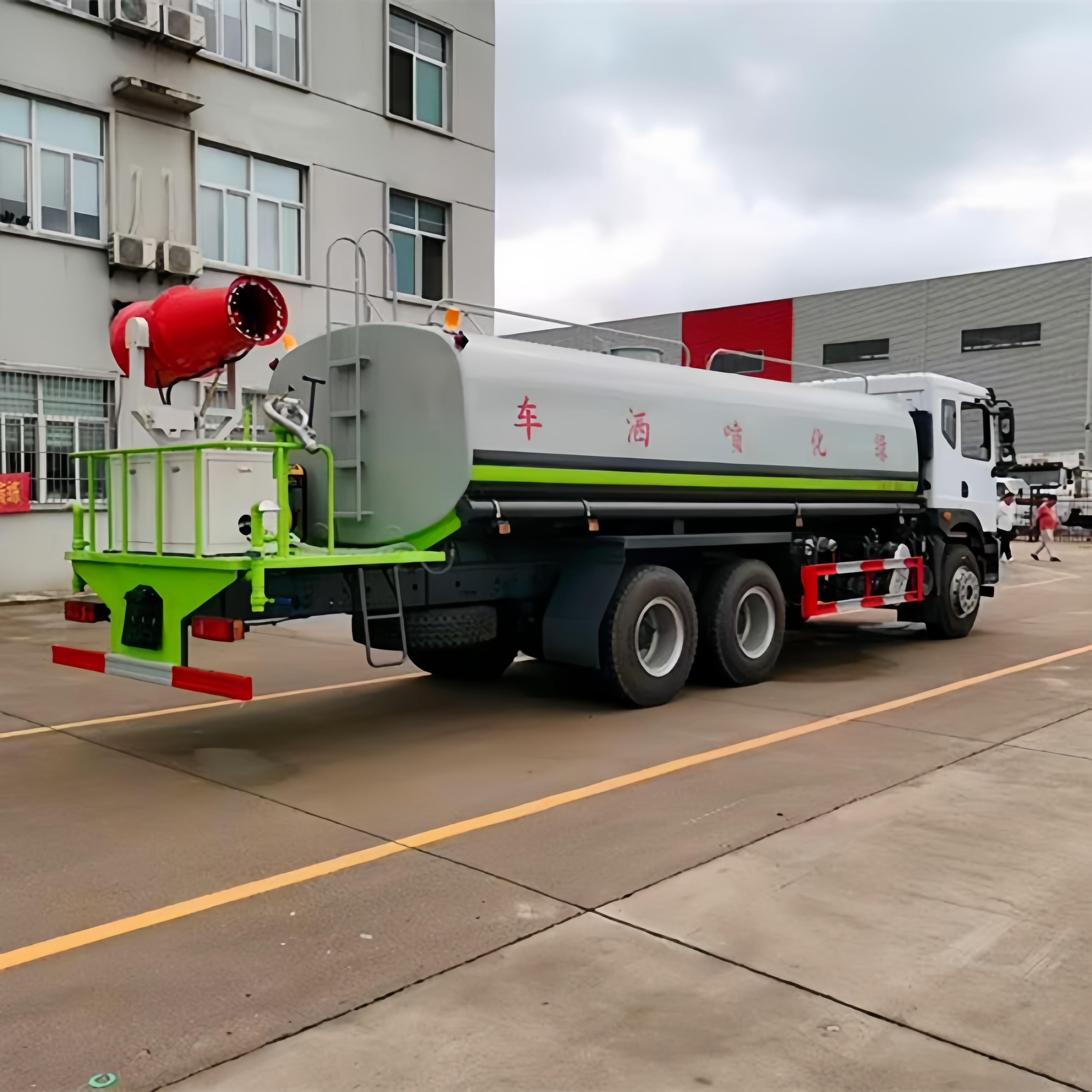 Dongfeng 20cbm Water Truck with Fog Cannon