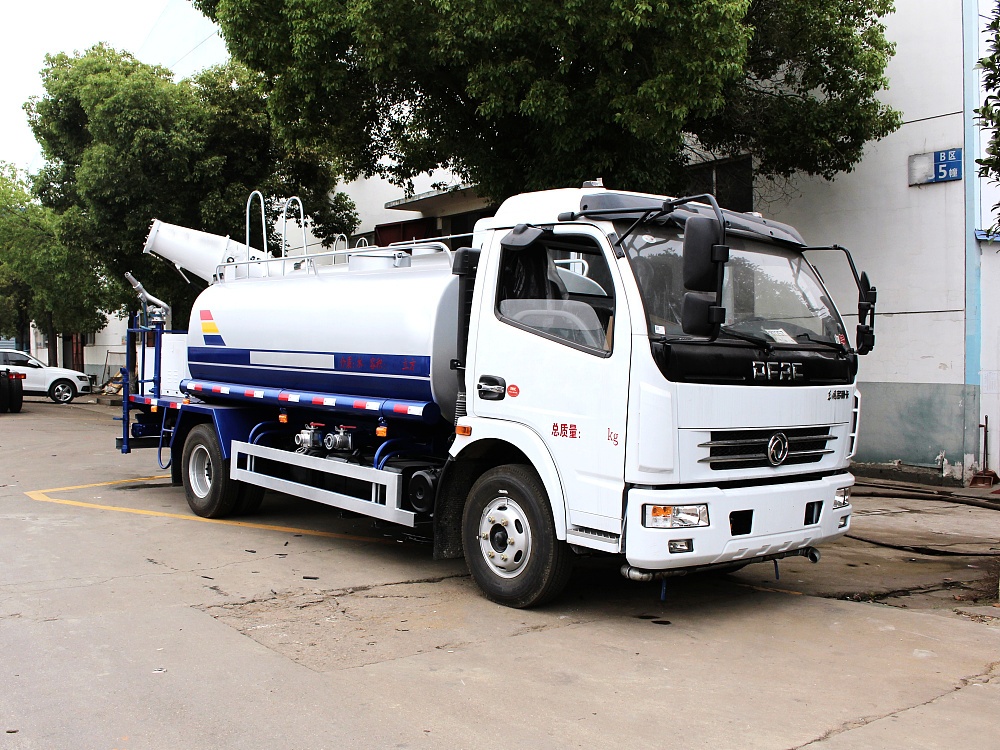Dongfeng 5 cbm water truck 30m Fog Cannon