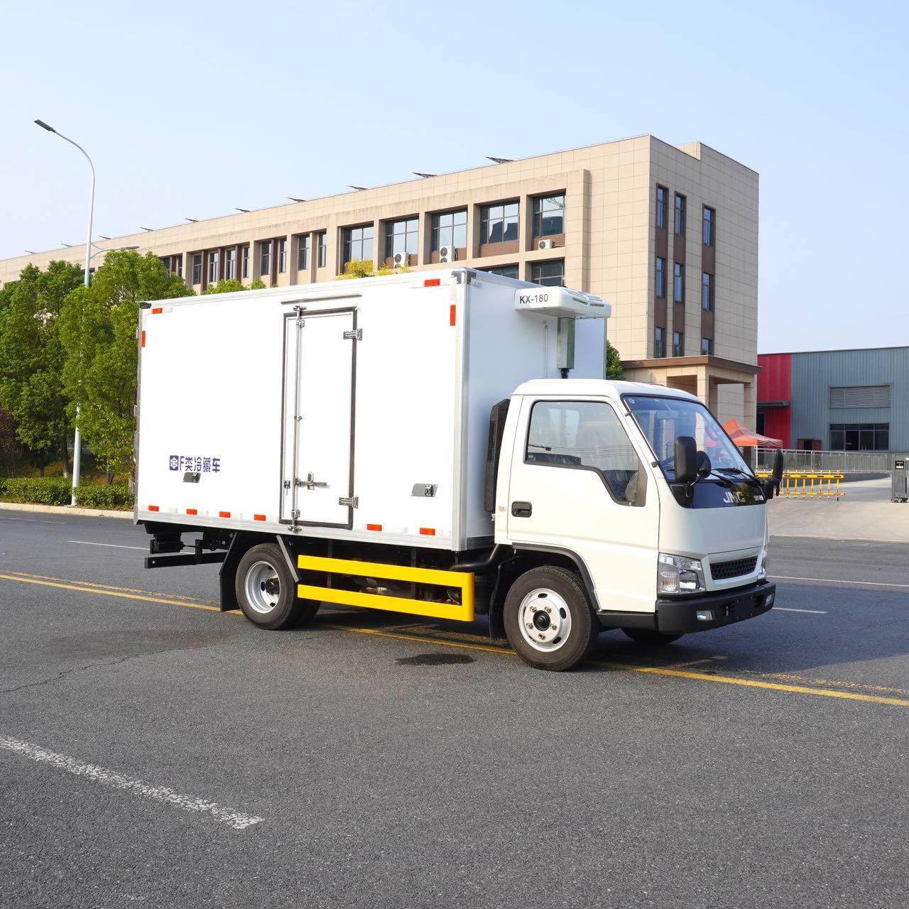 3.7m-box-JMC-freezer-truck-1