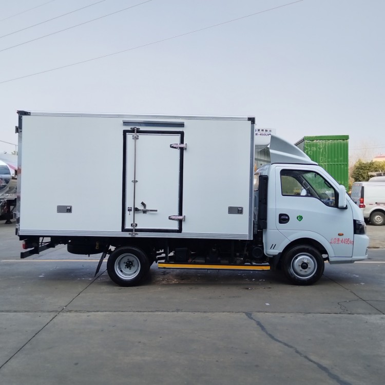 dongfeng-3.5m-freezer-truck-12