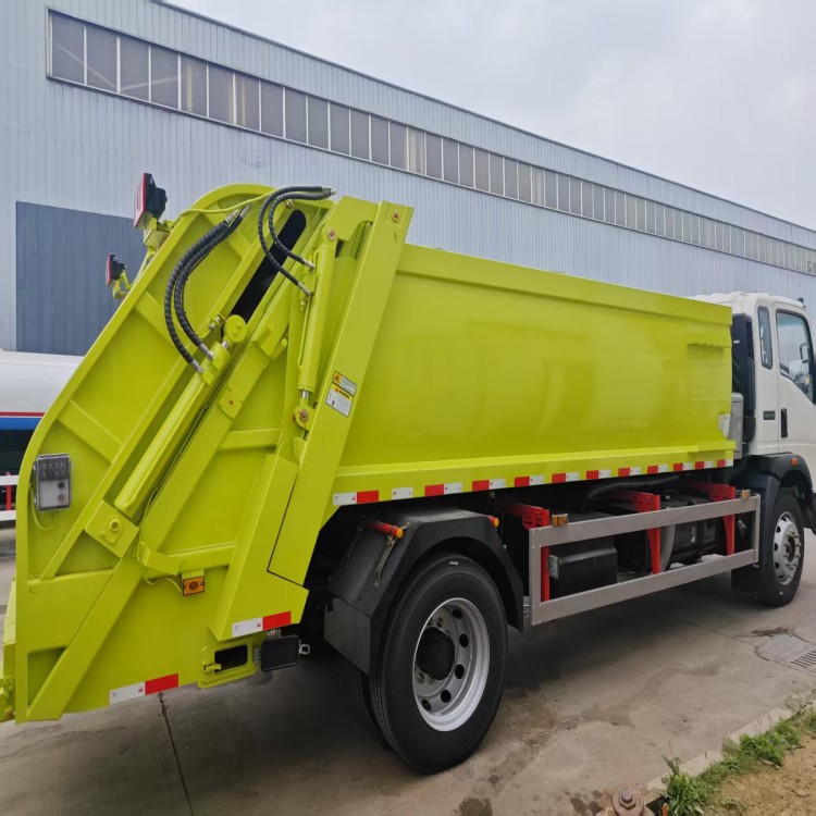 howo-10cbm-comapctor-garbage-truck-6
