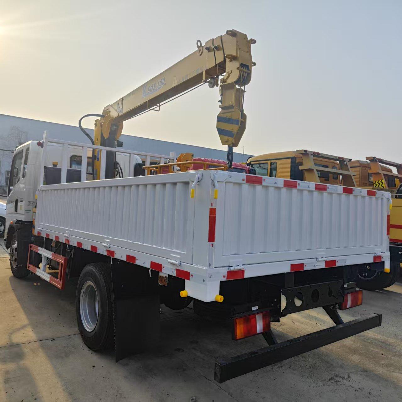 howo-5ton-truck-mounted-crane-3