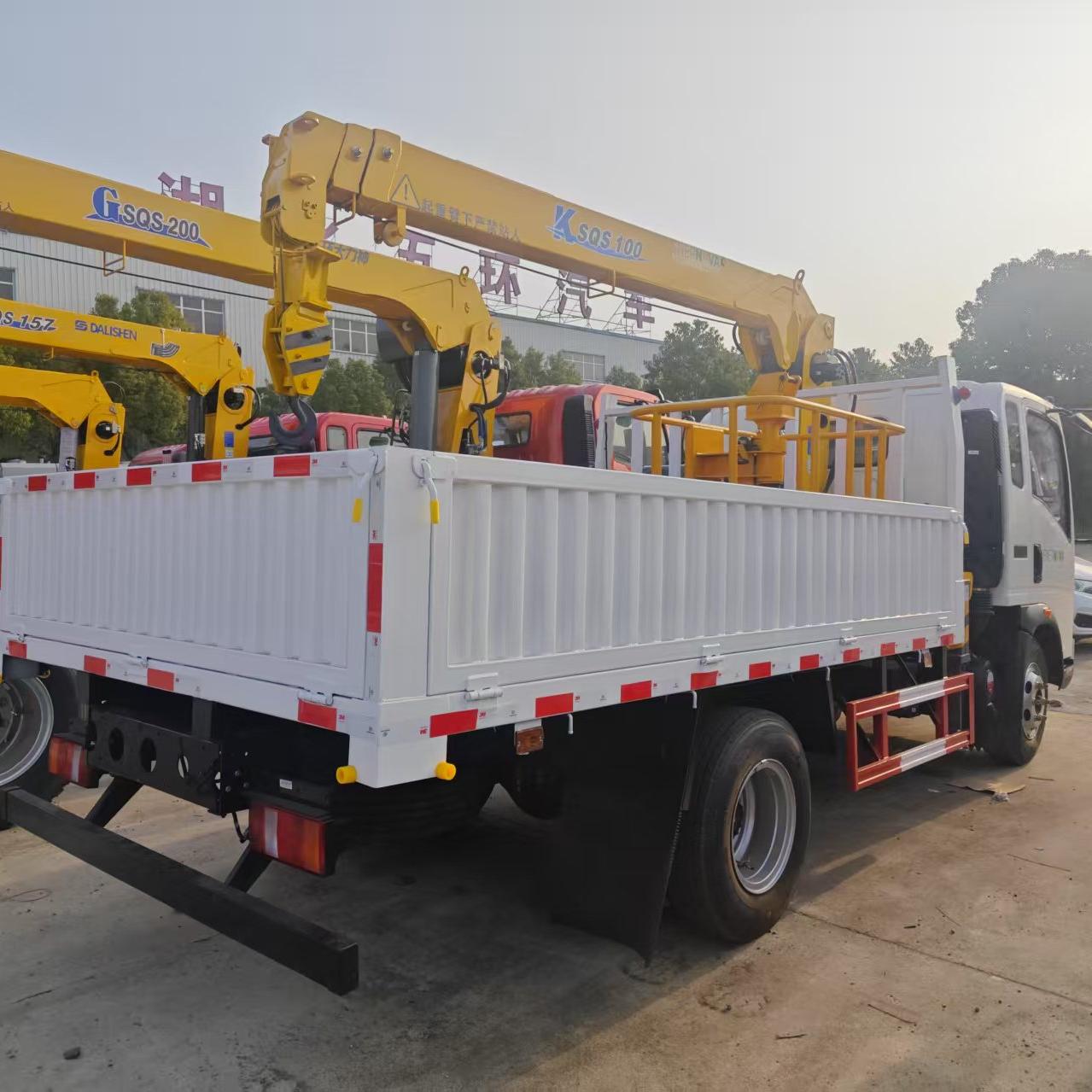 howo-5ton-truck-mounted-crane-4