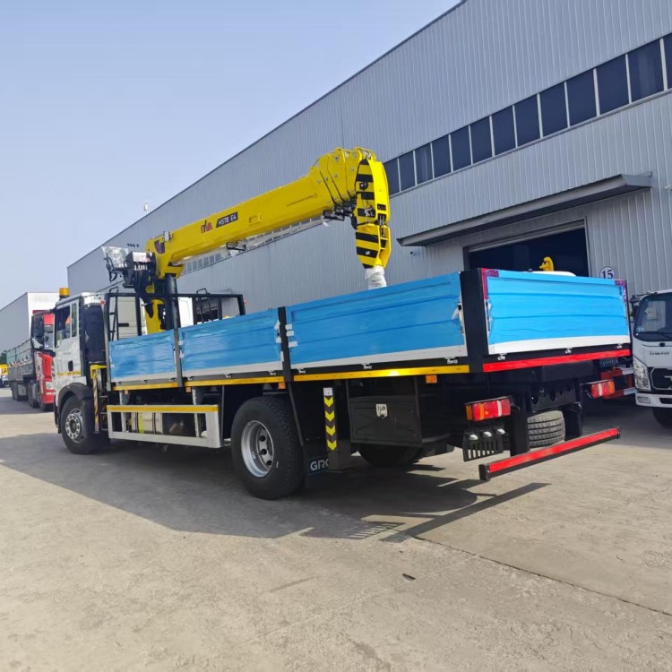 howo 8ton truck mounted crane customized cargo box for sale in Russia