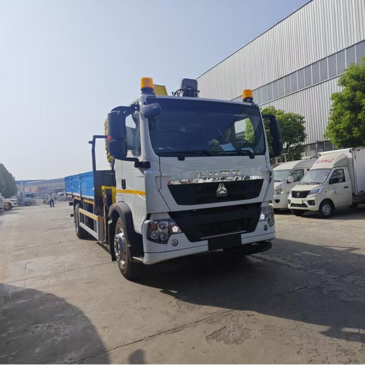 howo 8ton truck mounted crane customized cargo box for sale in Russia