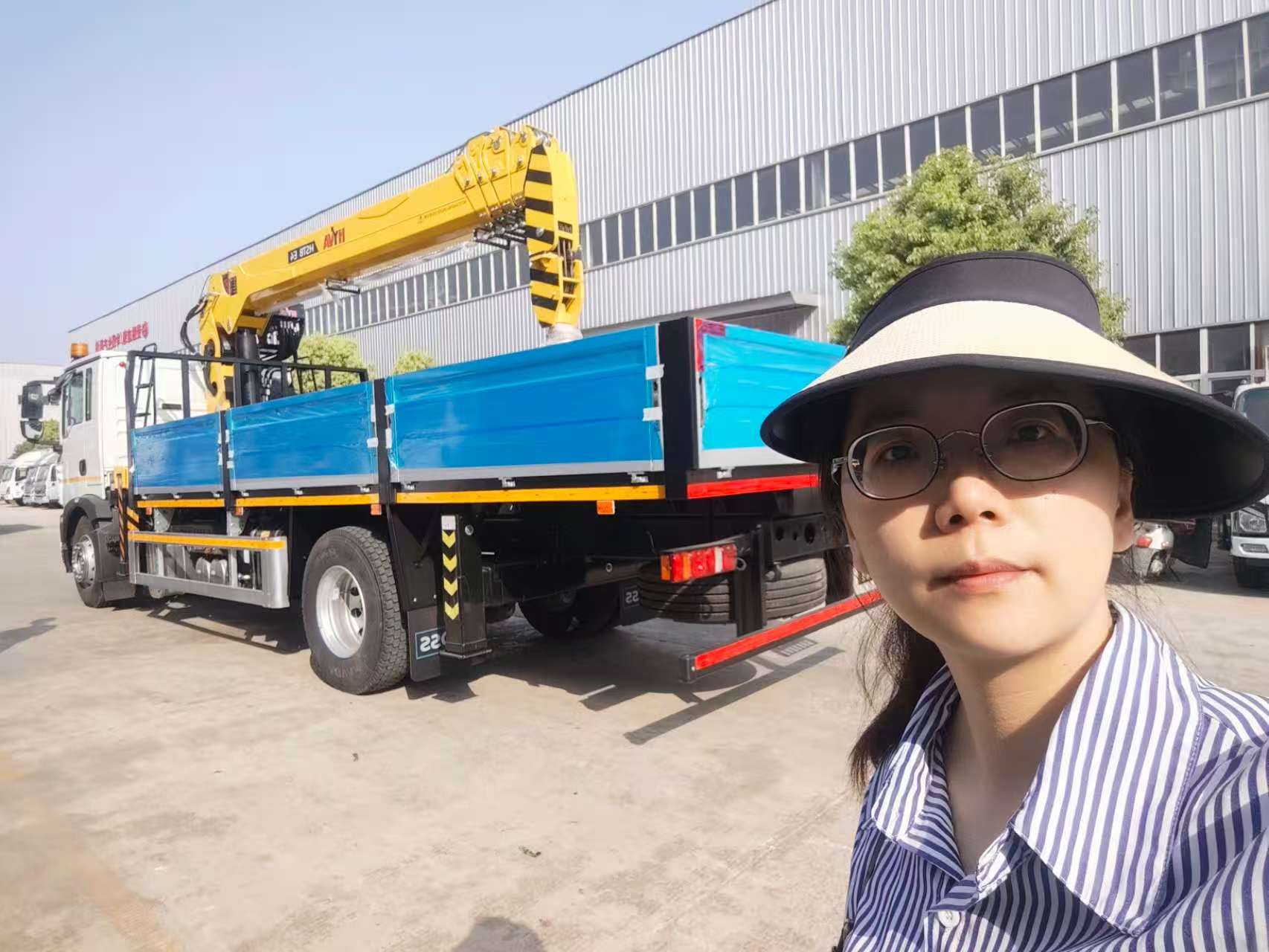 howo 8ton truck mounted crane export to Russia
