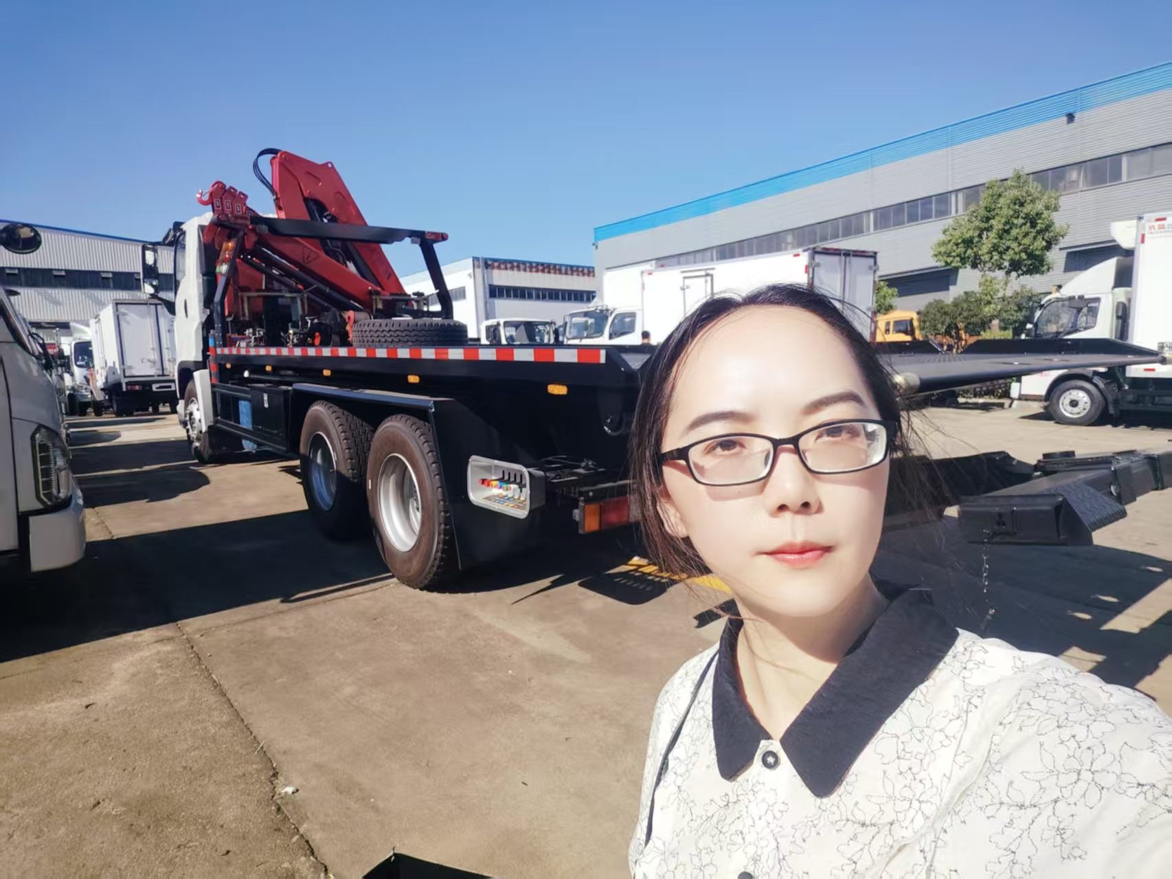 ISUZU giga tow truck with crane fold boom
