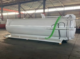 sewage truck tank body packing before shipping by 40 feet container